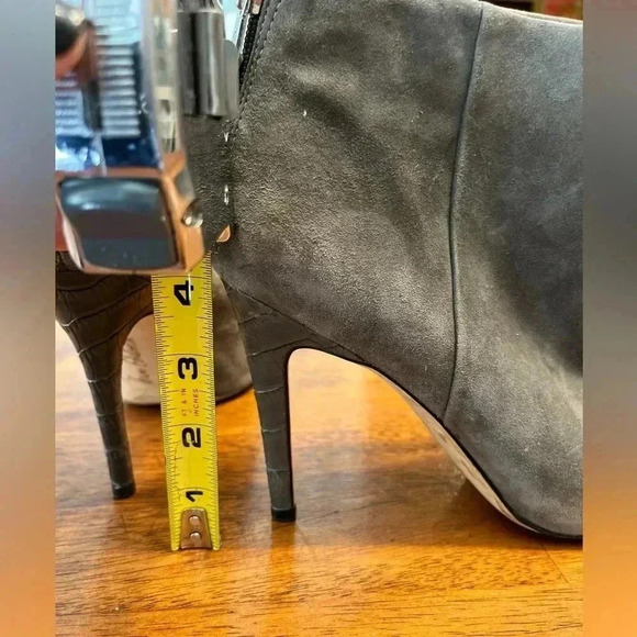 Sam Edelman gray suede pointed toe booties size 8 - Picture 11 of 12